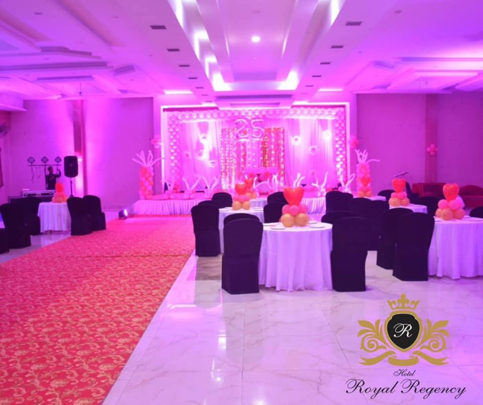 Hotel Royal Regency Bori  Ngoại thất bức ảnh
