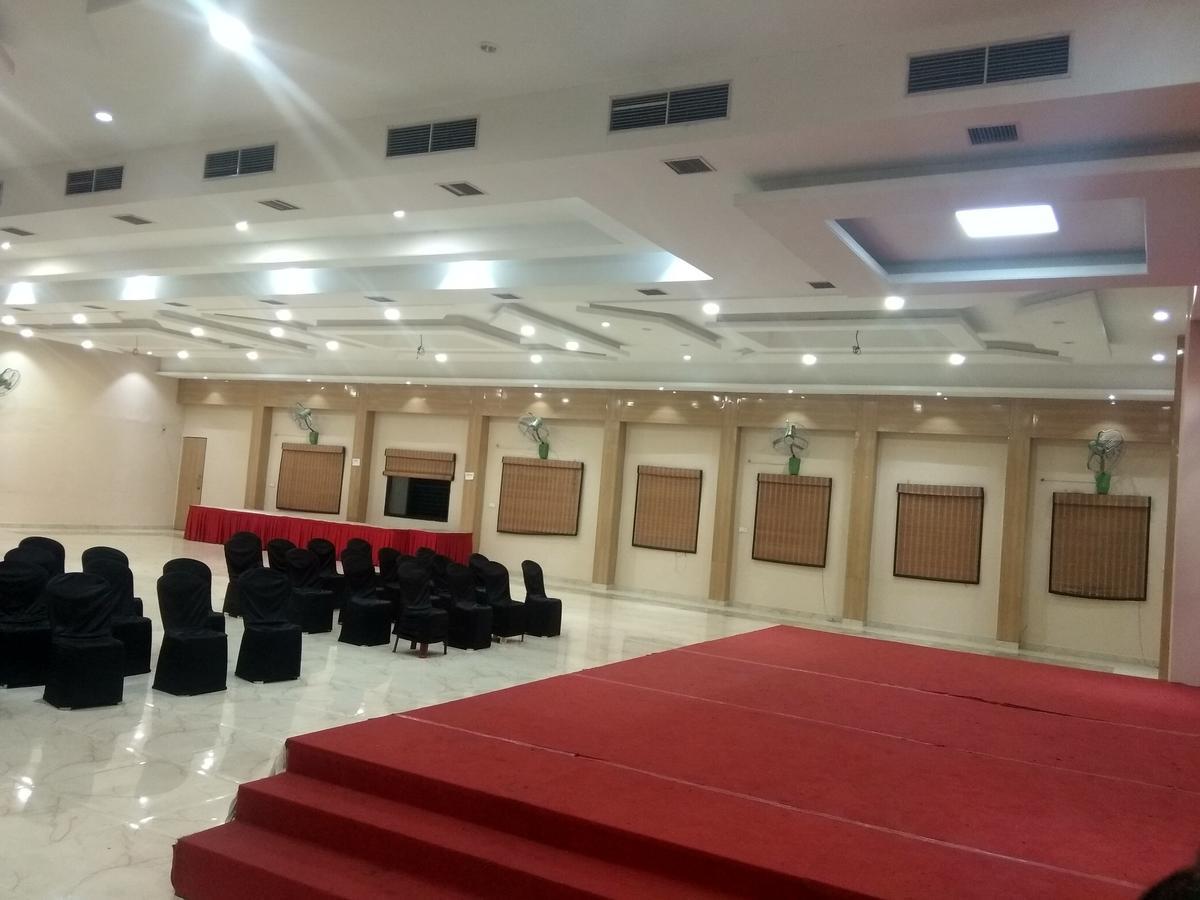 Hotel Royal Regency Bori  Ngoại thất bức ảnh