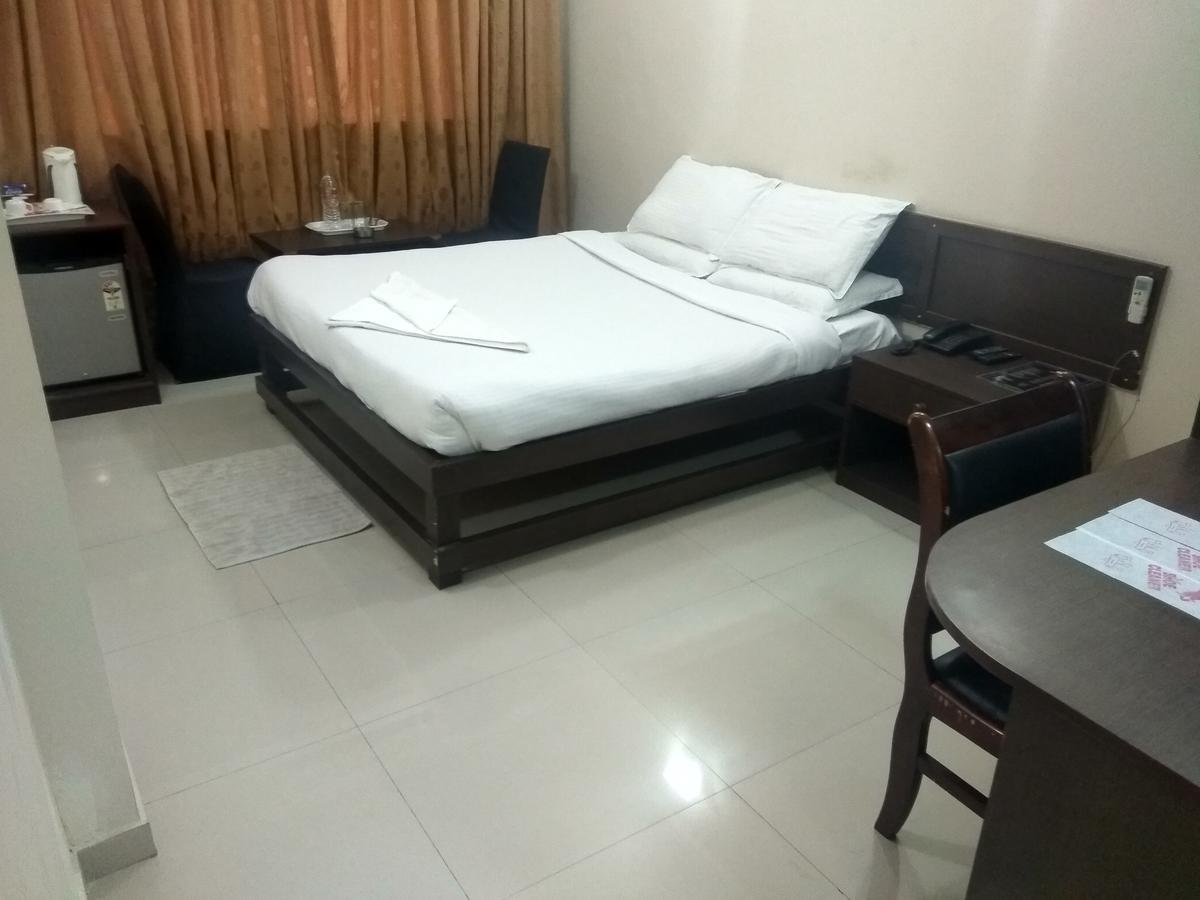 Hotel Royal Regency Bori  Ngoại thất bức ảnh
