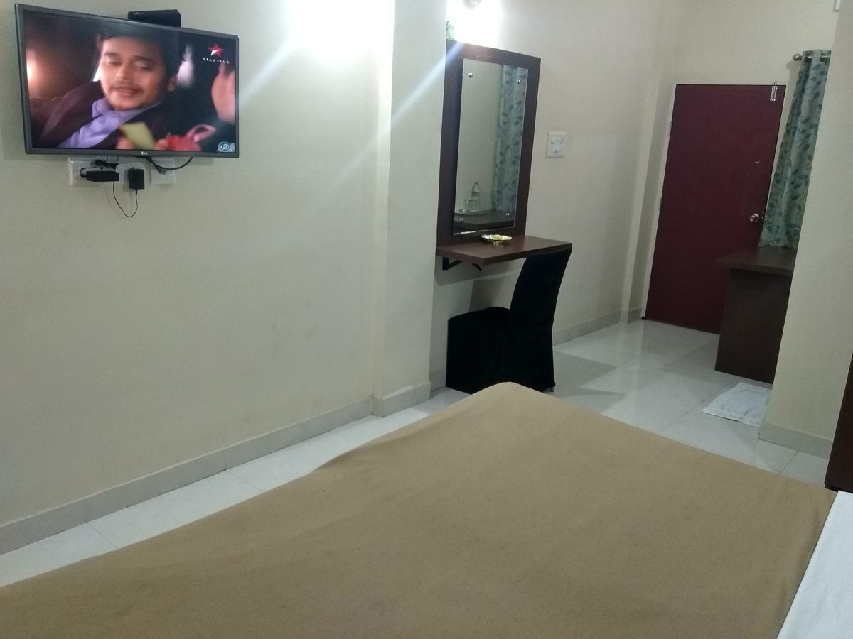 Hotel Royal Regency Bori  Ngoại thất bức ảnh