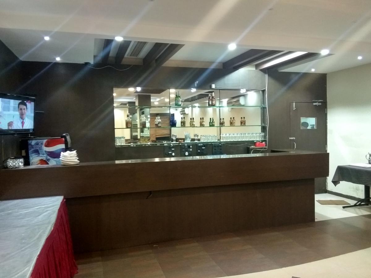 Hotel Royal Regency Bori  Ngoại thất bức ảnh
