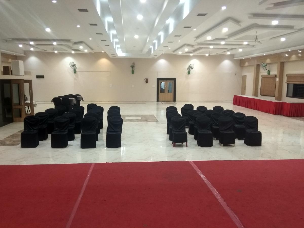 Hotel Royal Regency Bori  Ngoại thất bức ảnh