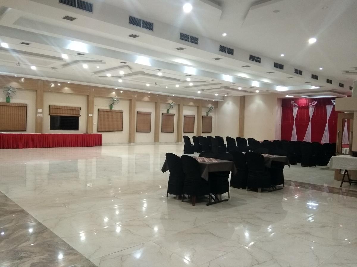 Hotel Royal Regency Bori  Ngoại thất bức ảnh